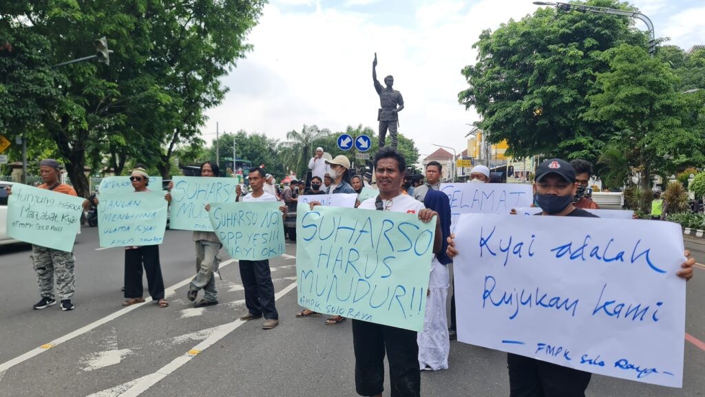 Forum Masyarakat Pencinta Kyai Solo Raya adakan aksi dukung Keputusan PPP copot Suharso Monoarfa seb